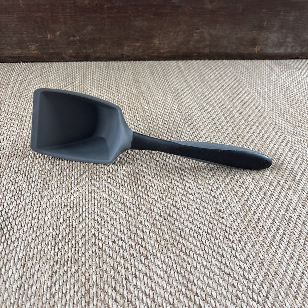 PAMPERED CHEF Silicone SCOOP and Serve Spatula Item # 100687